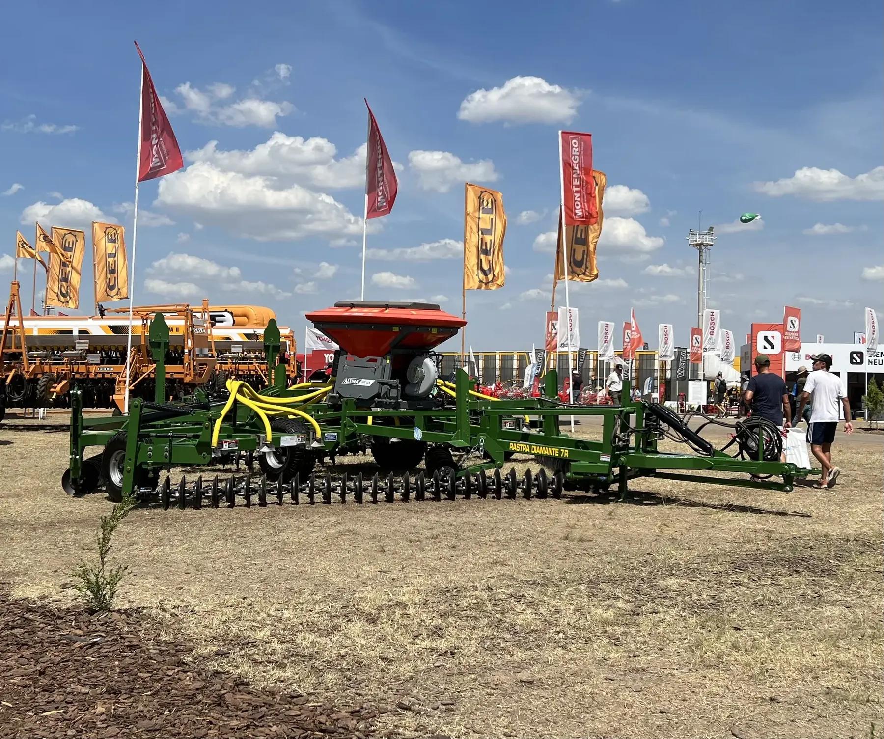 Rastra Diamante con tolva Air Drill exhibida en Expoagro